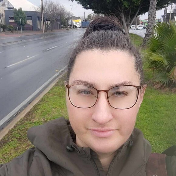 Hi Poshers, Aussie Lisa here, looking for various items - Picture 1 of 1